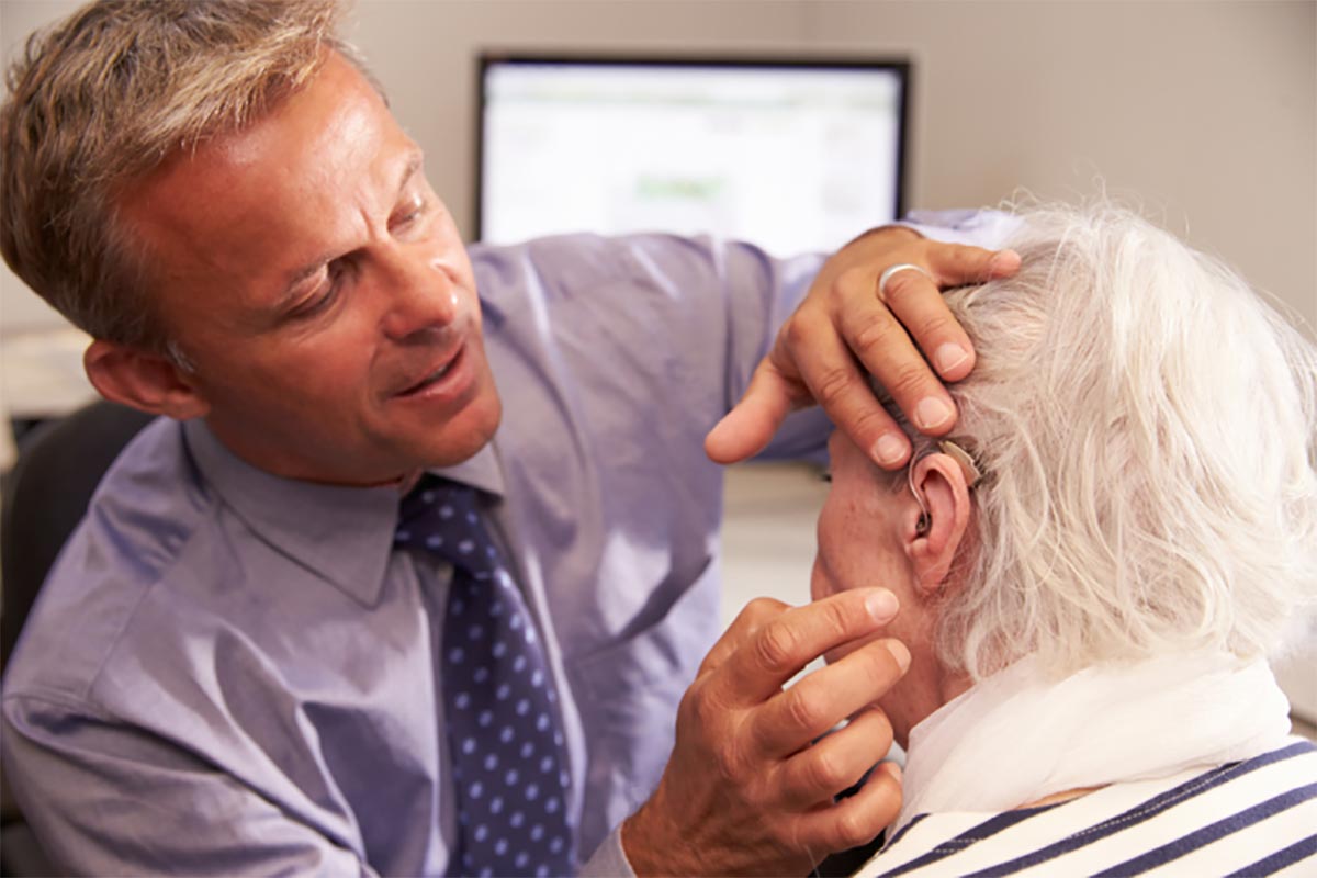„A hallókészülék kiszolgálás úgy működne ideálisan, ha egy halláscentrumban az összes létező hallókészülék fellelhető és kipróbálható lenne.”